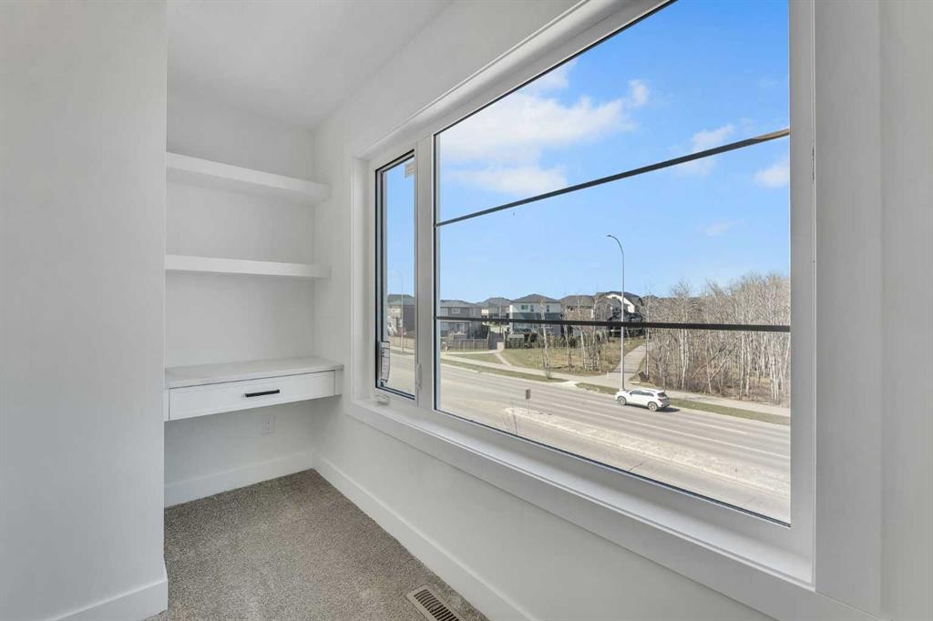 4917 88 Avenue Ne, Calgary, AB - Indoor Photo Showing Other Room