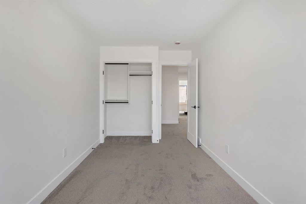 4917 88 Avenue Ne, Calgary, AB - Indoor Photo Showing Other Room