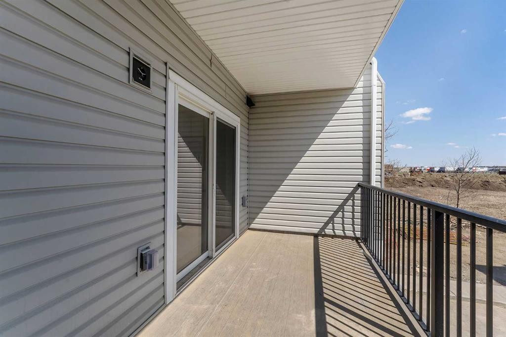 4917 88 Avenue Ne, Calgary, AB - Outdoor With Balcony With Exterior