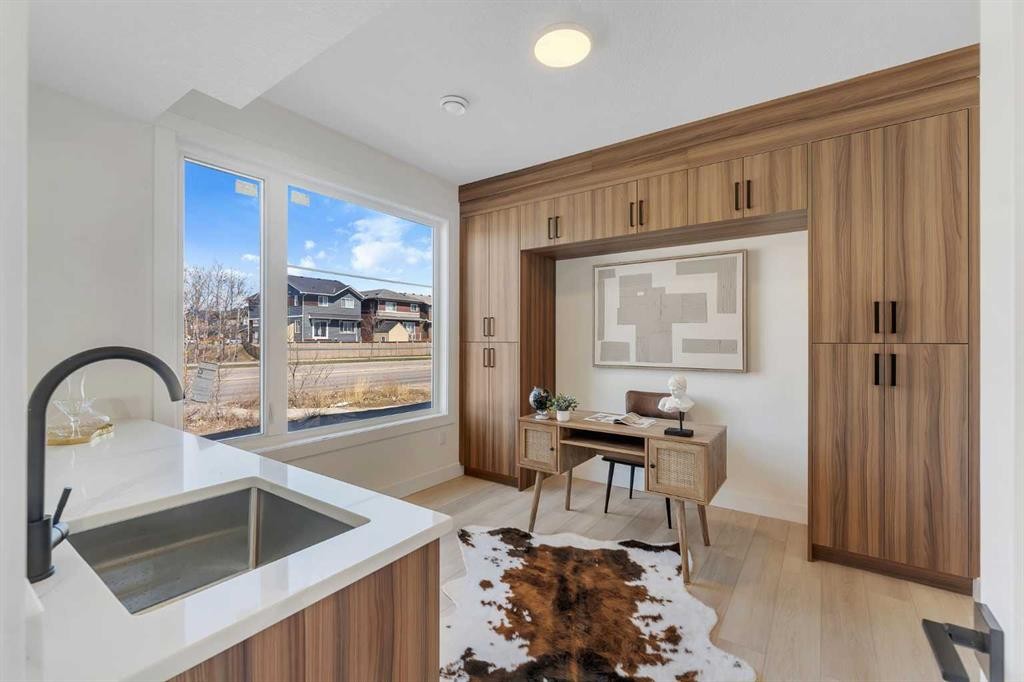 4917 88 Avenue Ne, Calgary, AB - Indoor Photo Showing Kitchen