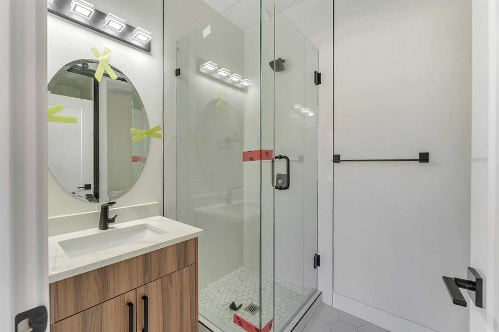 4917 88 Avenue Ne, Calgary, AB - Indoor Photo Showing Bathroom