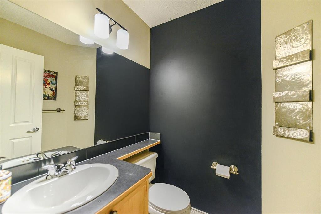 88 Evansford Road Nw, Calgary, AB - Indoor Photo Showing Bathroom
