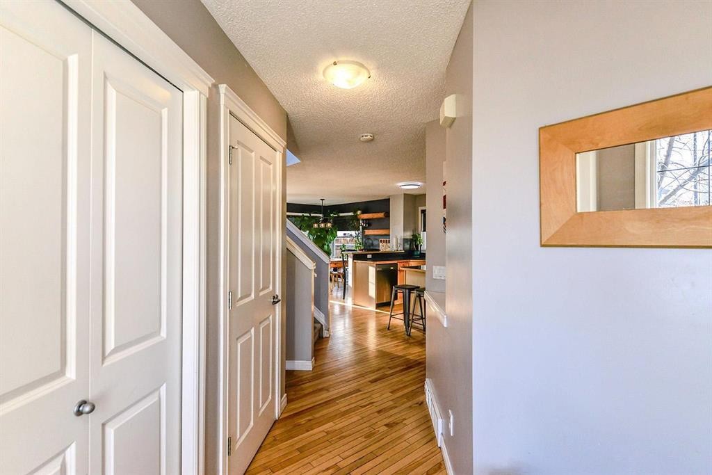 88 Evansford Road Nw, Calgary, AB - Indoor Photo Showing Other Room