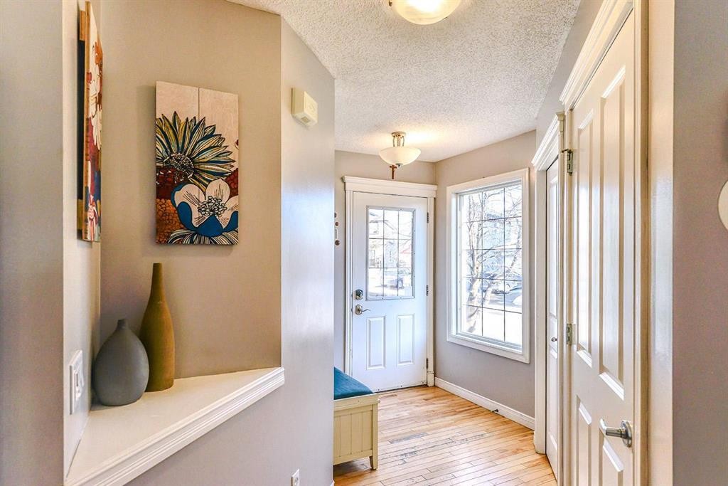 88 Evansford Road Nw, Calgary, AB - Indoor Photo Showing Other Room