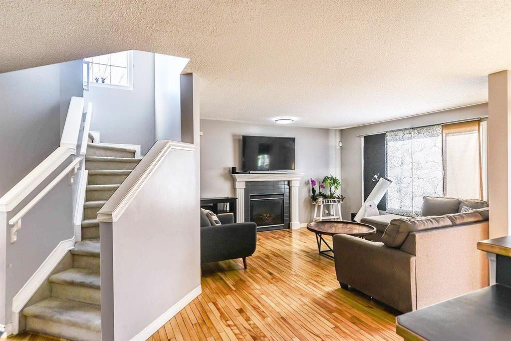 88 Evansford Road Nw, Calgary, AB - Indoor Photo Showing Living Room With Fireplace