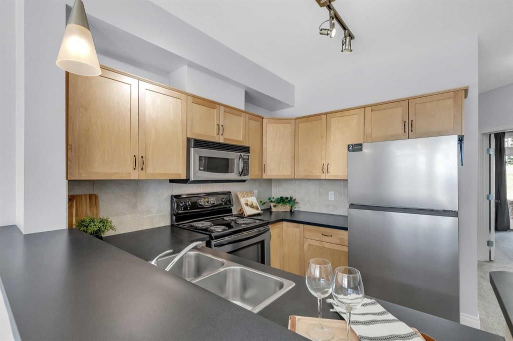 7-181 Rockyledge View Nw, Calgary, AB - Indoor Photo Showing Kitchen With Stainless Steel Kitchen With Double Sink