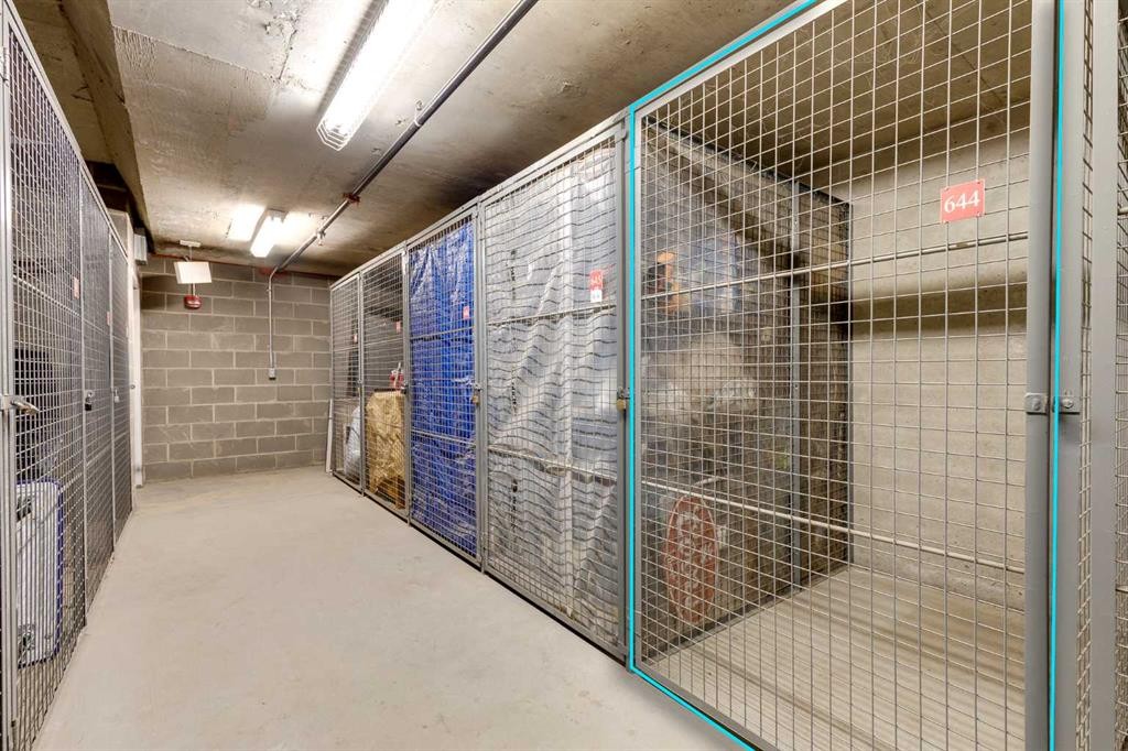 7-181 Rockyledge View Nw, Calgary, AB - Indoor
