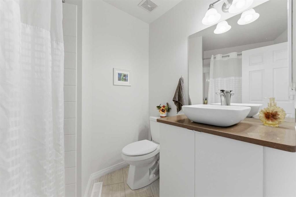 159 Mckenzie Towne Gate Se, Calgary, AB - Indoor Photo Showing Bathroom