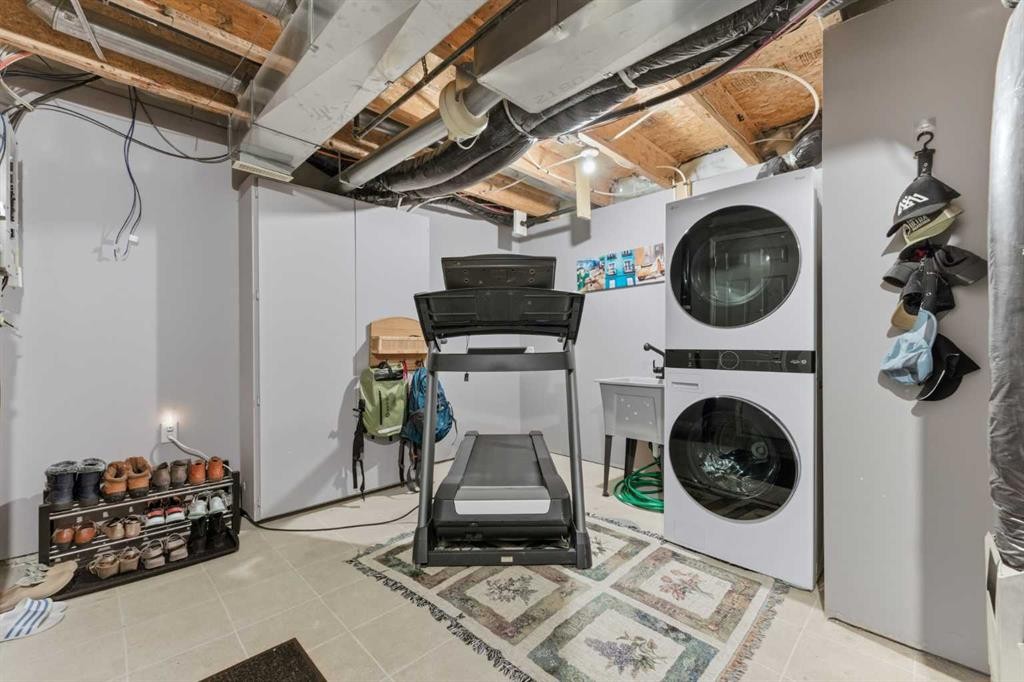 159 Mckenzie Towne Gate Se, Calgary, AB - Indoor Photo Showing Laundry Room