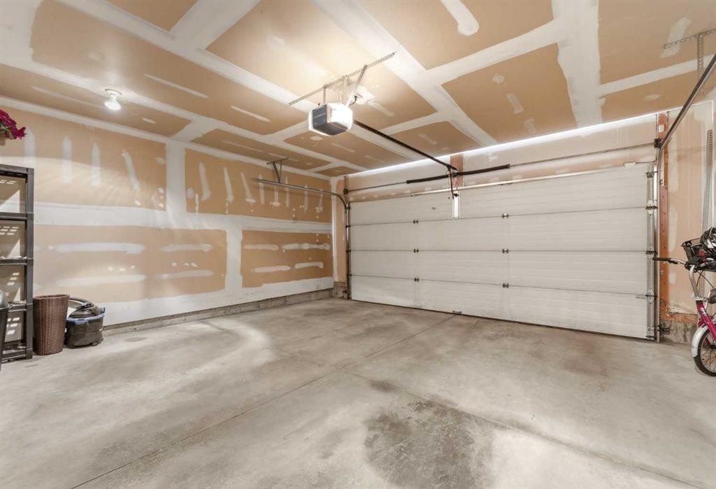 159 Mckenzie Towne Gate Se, Calgary, AB - Indoor Photo Showing Garage