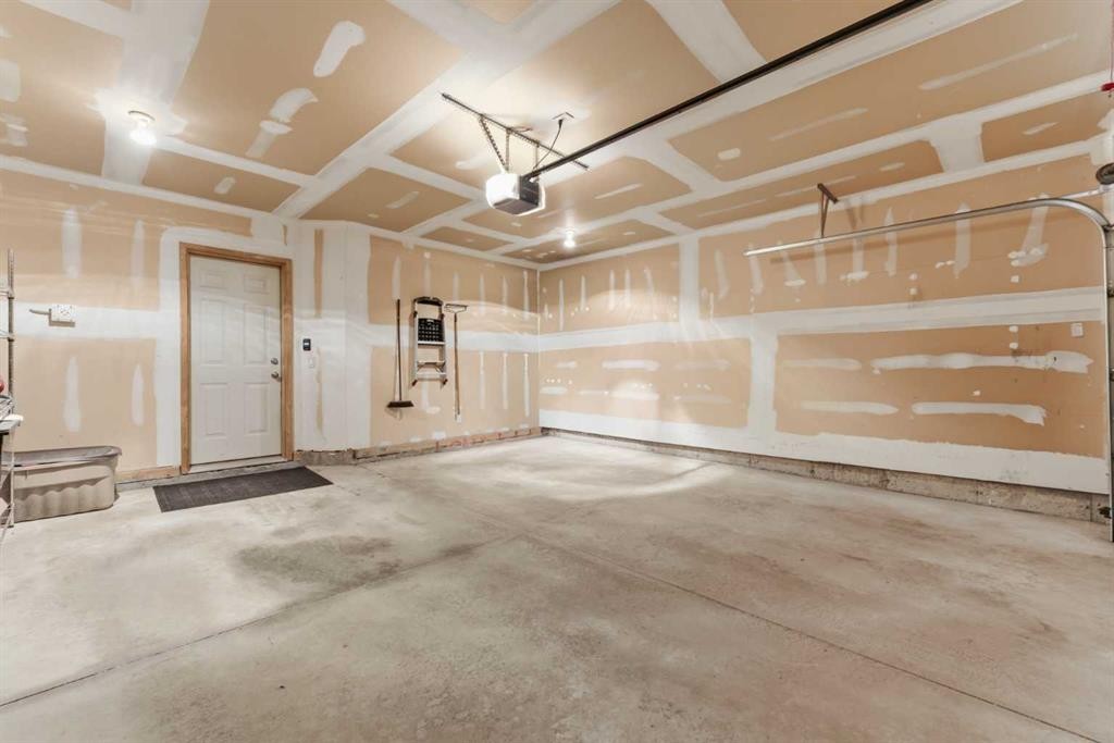 159 Mckenzie Towne Gate Se, Calgary, AB - Indoor Photo Showing Garage