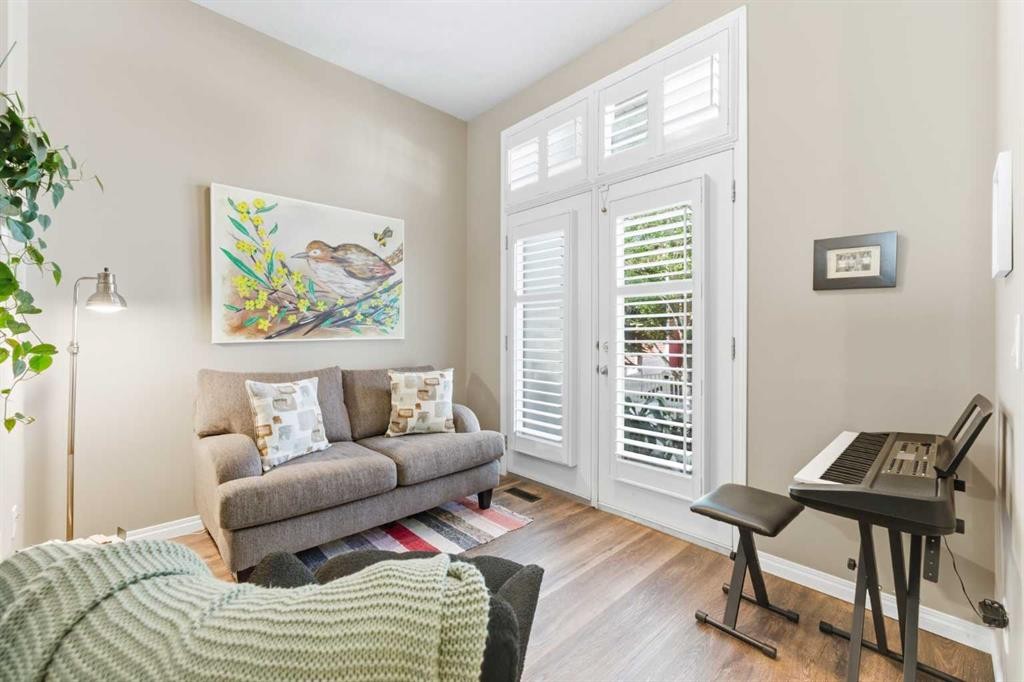 159 Mckenzie Towne Gate Se, Calgary, AB - Indoor Photo Showing Living Room