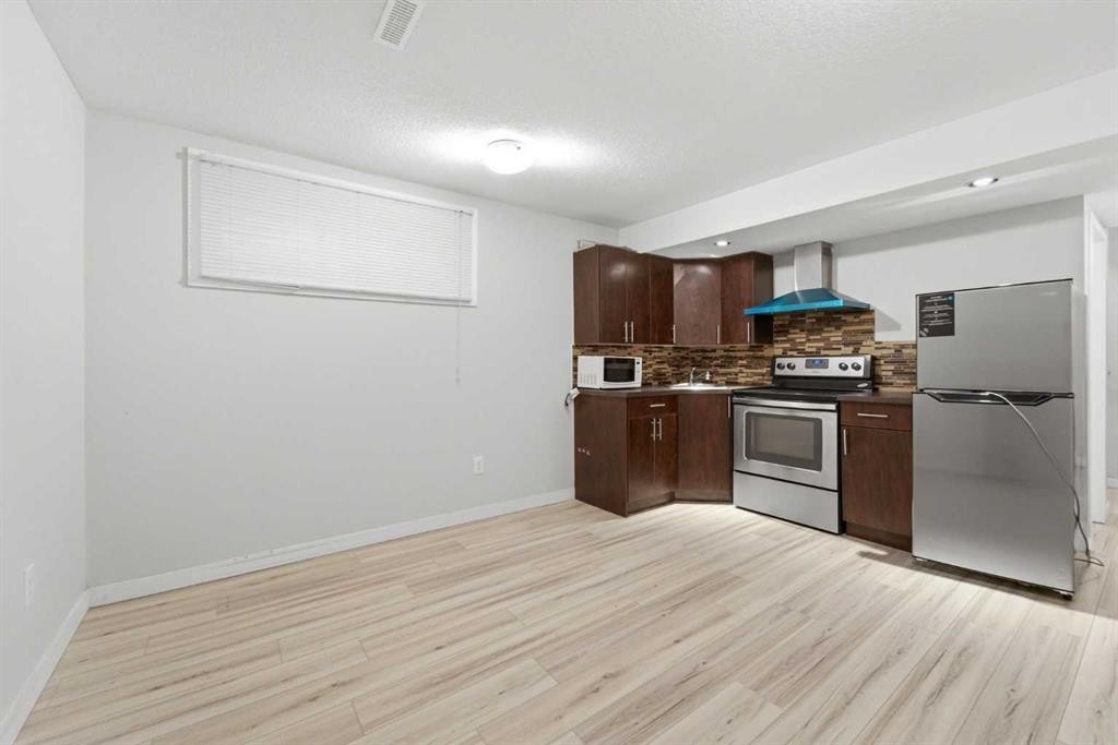 42 Skyview Point Rise Ne, Calgary, AB - Indoor Photo Showing Kitchen