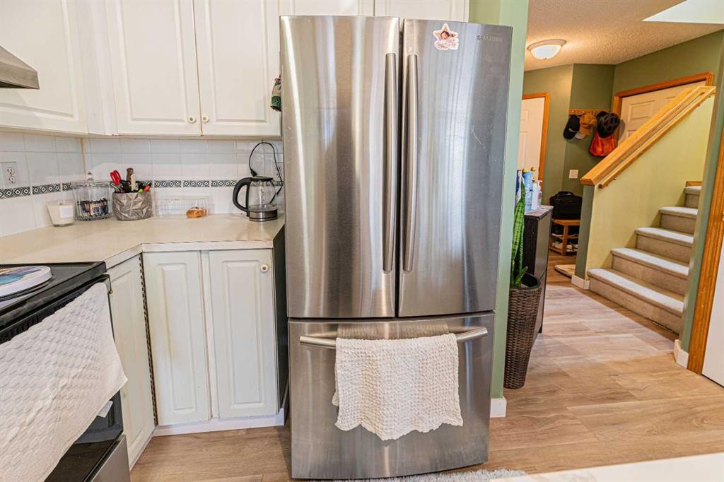 18 Coral Springs Circle Ne, Calgary, AB - Indoor Photo Showing Kitchen
