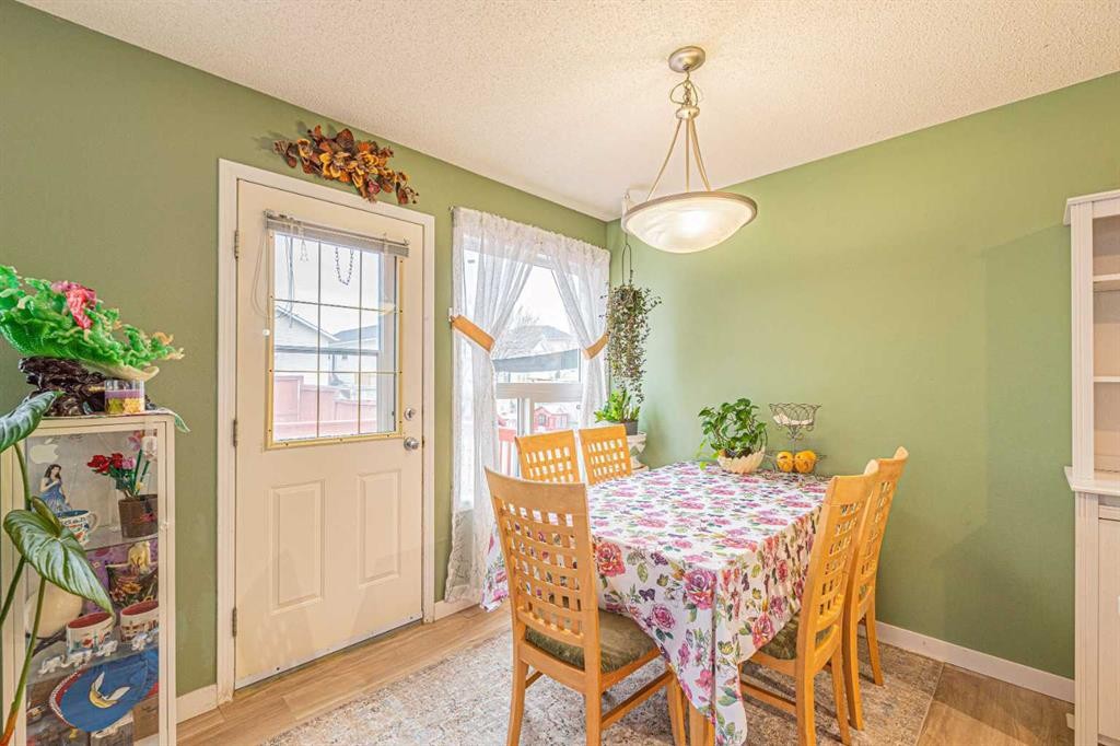 18 Coral Springs Circle Ne, Calgary, AB - Indoor Photo Showing Dining Room