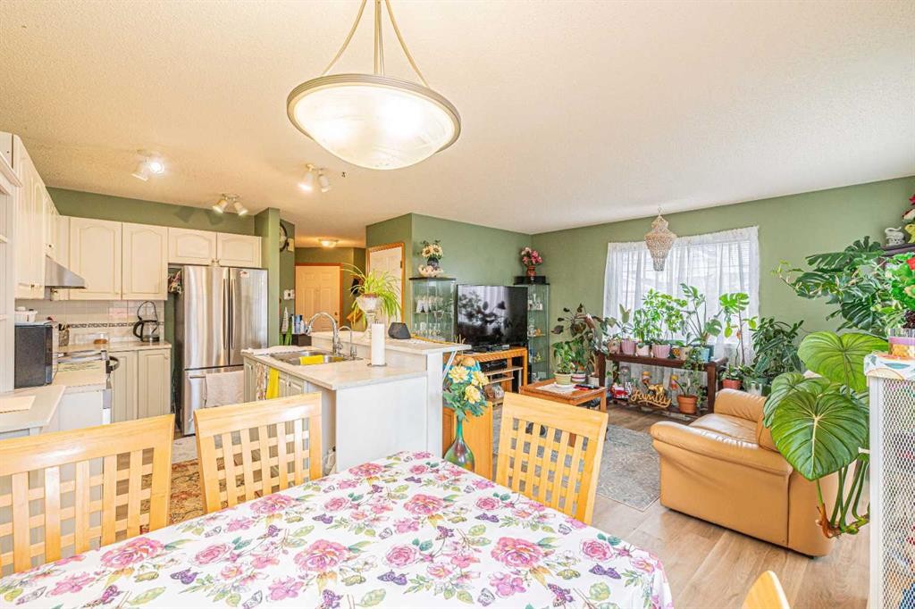 18 Coral Springs Circle Ne, Calgary, AB - Indoor
