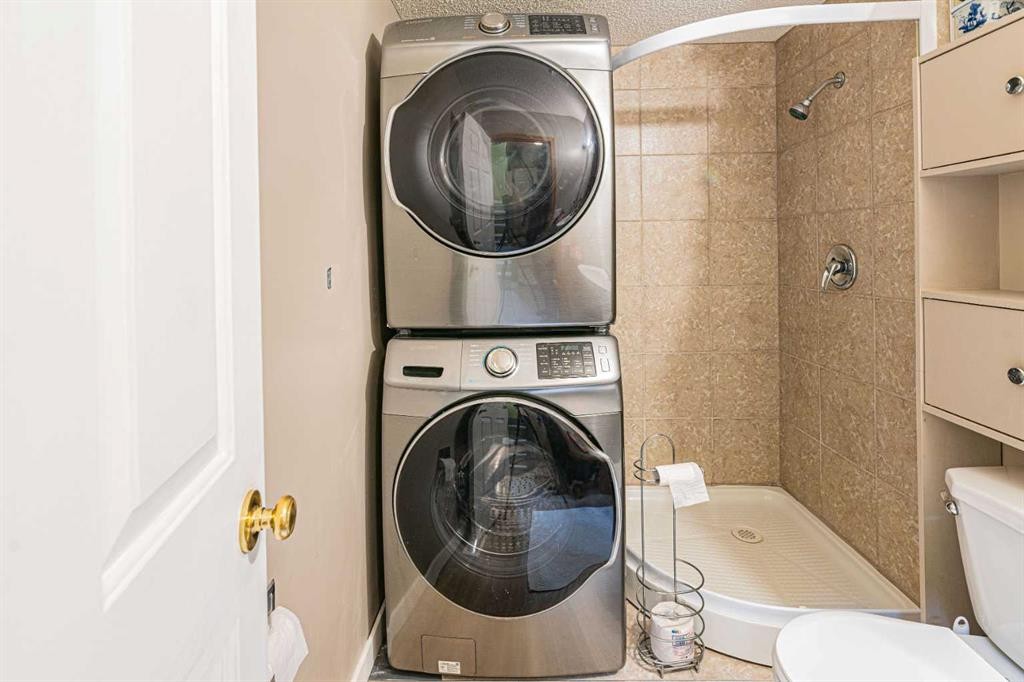 18 Coral Springs Circle Ne, Calgary, AB - Indoor Photo Showing Laundry Room