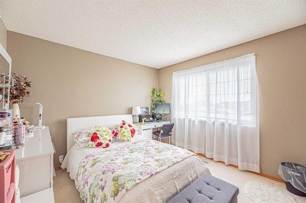 18 Coral Springs Circle Ne, Calgary, AB - Indoor Photo Showing Bedroom