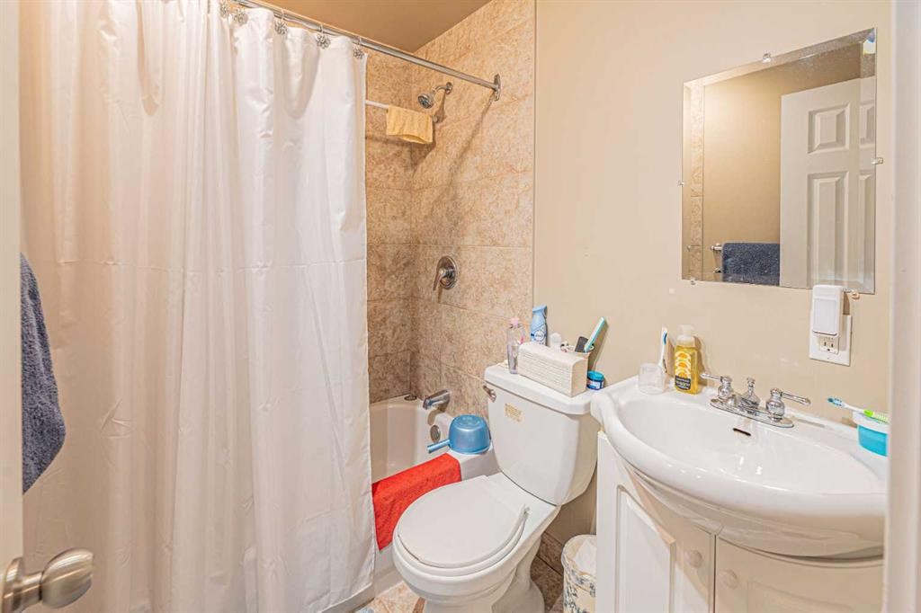18 Coral Springs Circle Ne, Calgary, AB - Indoor Photo Showing Bathroom