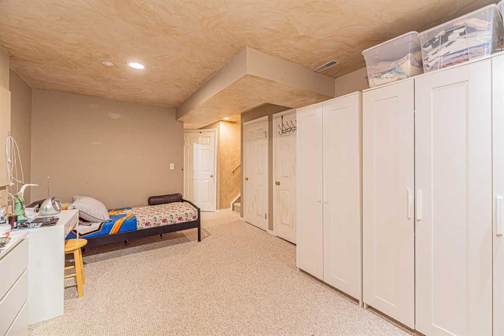 18 Coral Springs Circle Ne, Calgary, AB - Indoor Photo Showing Other Room