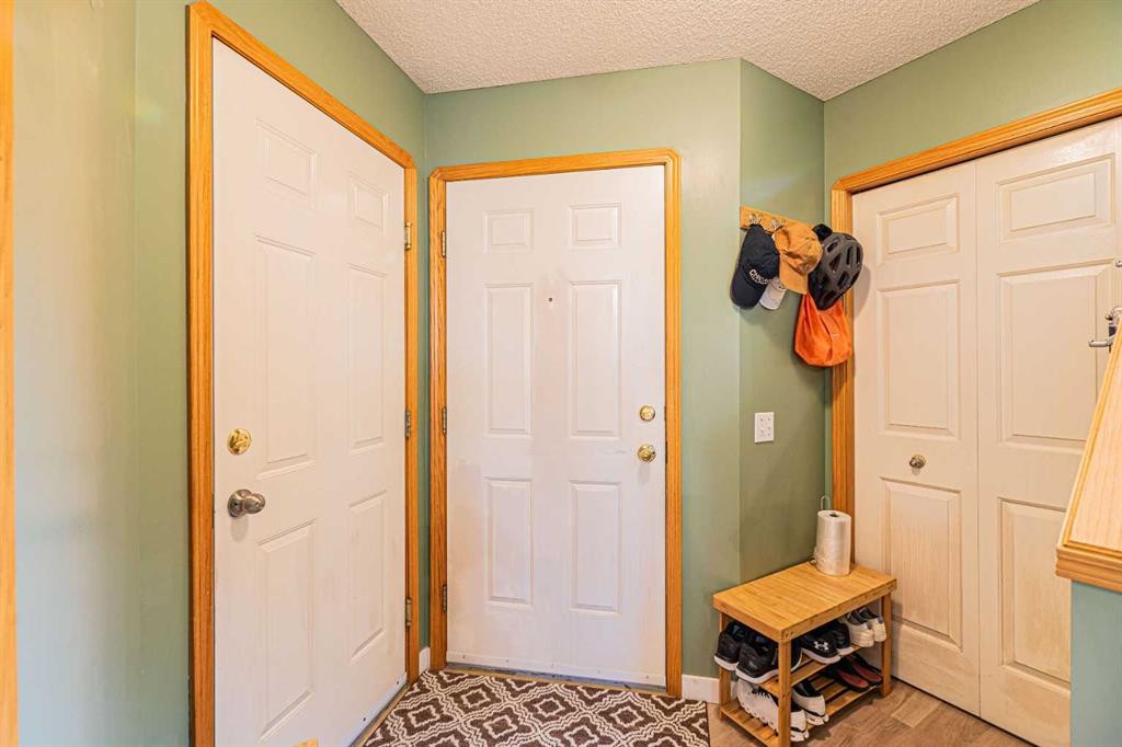 18 Coral Springs Circle Ne, Calgary, AB - Indoor Photo Showing Other Room