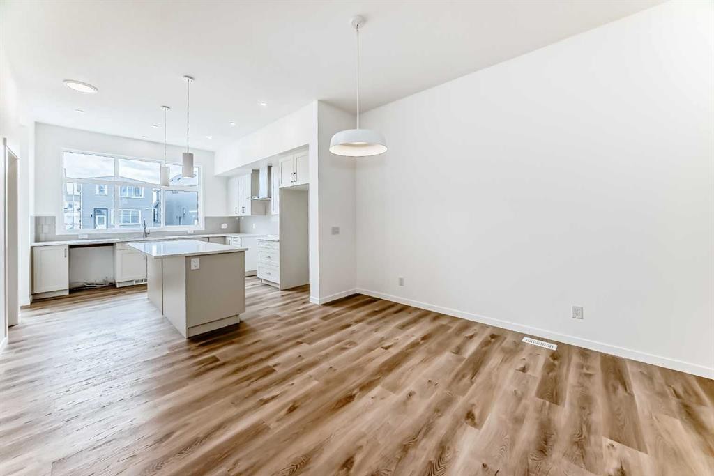 36 Mercado Road Se, Calgary, AB - Indoor Photo Showing Kitchen