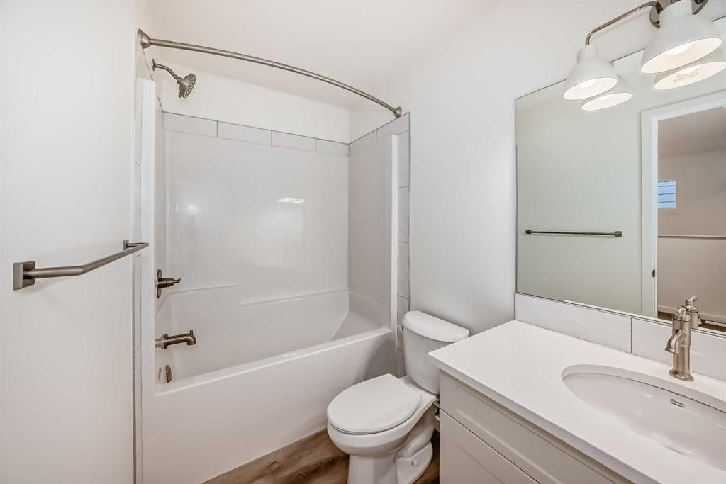 36 Mercado Road Se, Calgary, AB - Indoor Photo Showing Bathroom