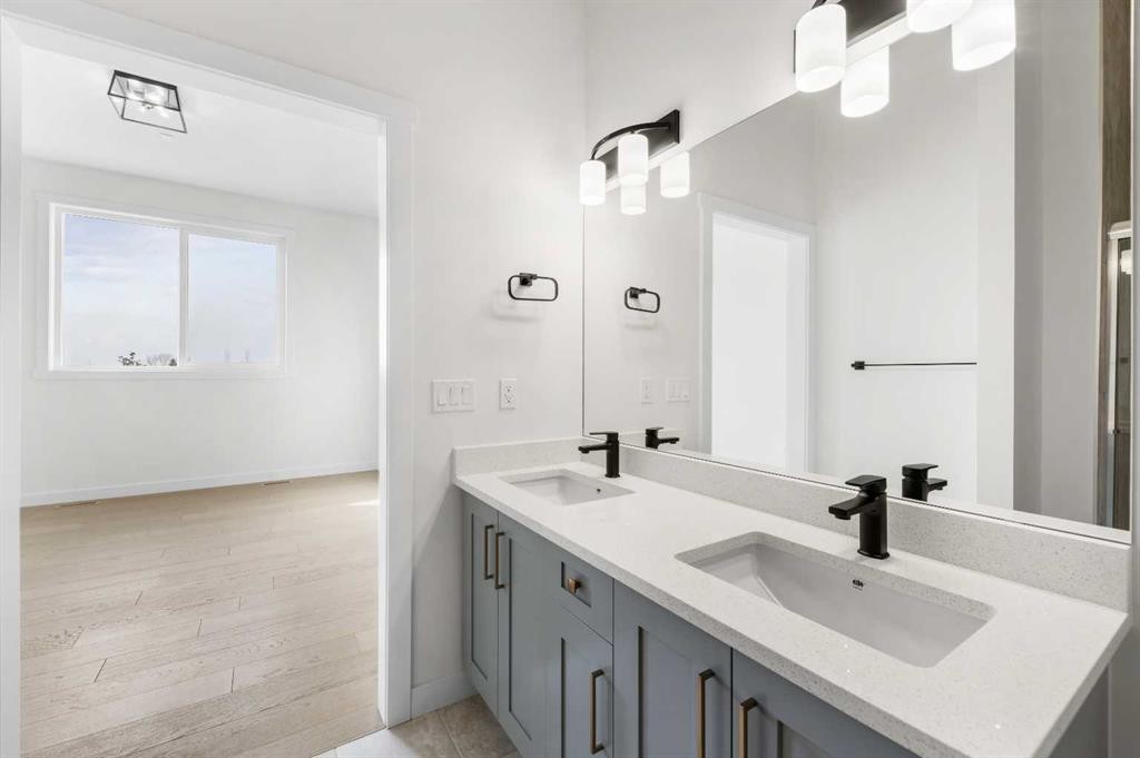 19 Wolf Crescent, Okotoks, AB - Indoor Photo Showing Bathroom