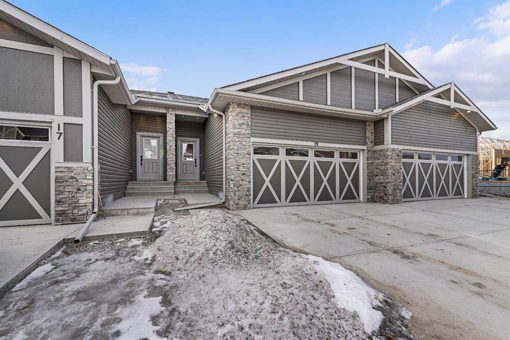 19 Wolf Crescent, Okotoks, AB - Outdoor