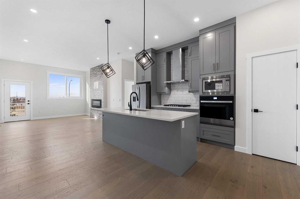 19 Wolf Crescent, Okotoks, AB - Indoor Photo Showing Kitchen With Upgraded Kitchen
