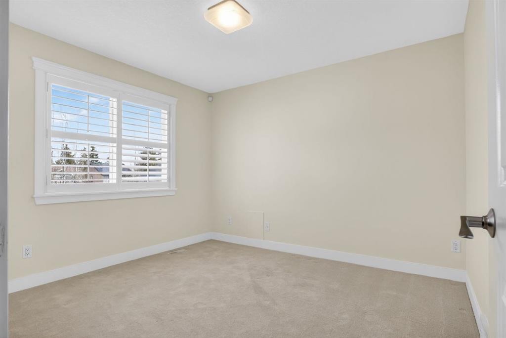 24 Ypres Mews Sw, Calgary, AB - Indoor Photo Showing Other Room