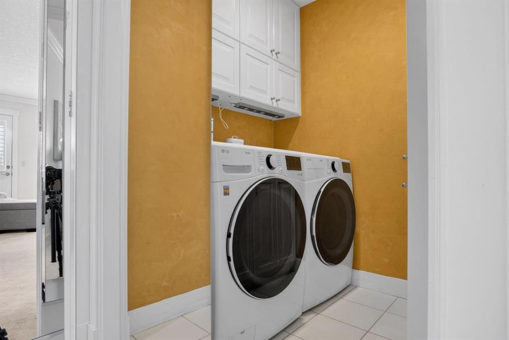 24 Ypres Mews Sw, Calgary, AB - Indoor Photo Showing Laundry Room