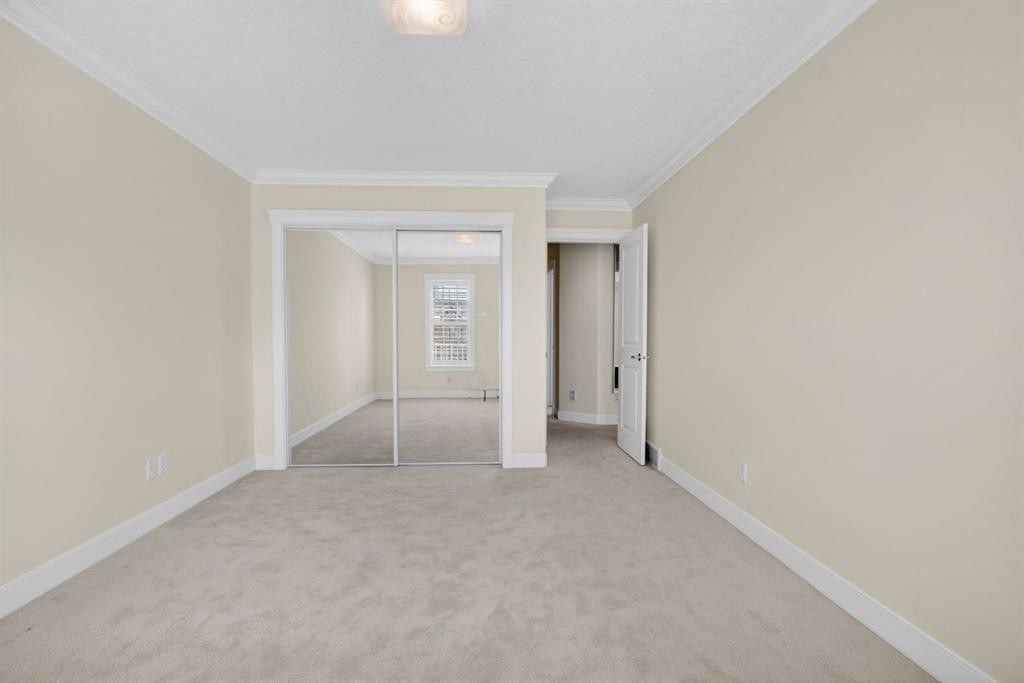 24 Ypres Mews Sw, Calgary, AB - Indoor Photo Showing Other Room