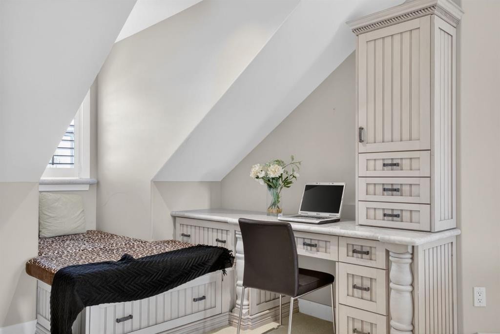 24 Ypres Mews Sw, Calgary, AB - Indoor