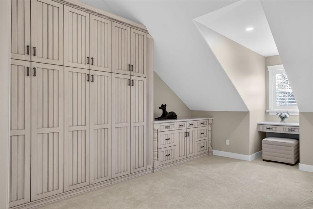 24 Ypres Mews Sw, Calgary, AB - Indoor