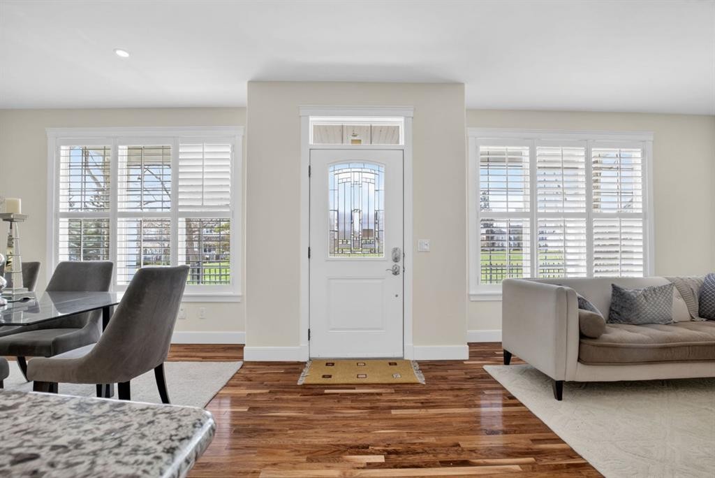 24 Ypres Mews Sw, Calgary, AB - Indoor