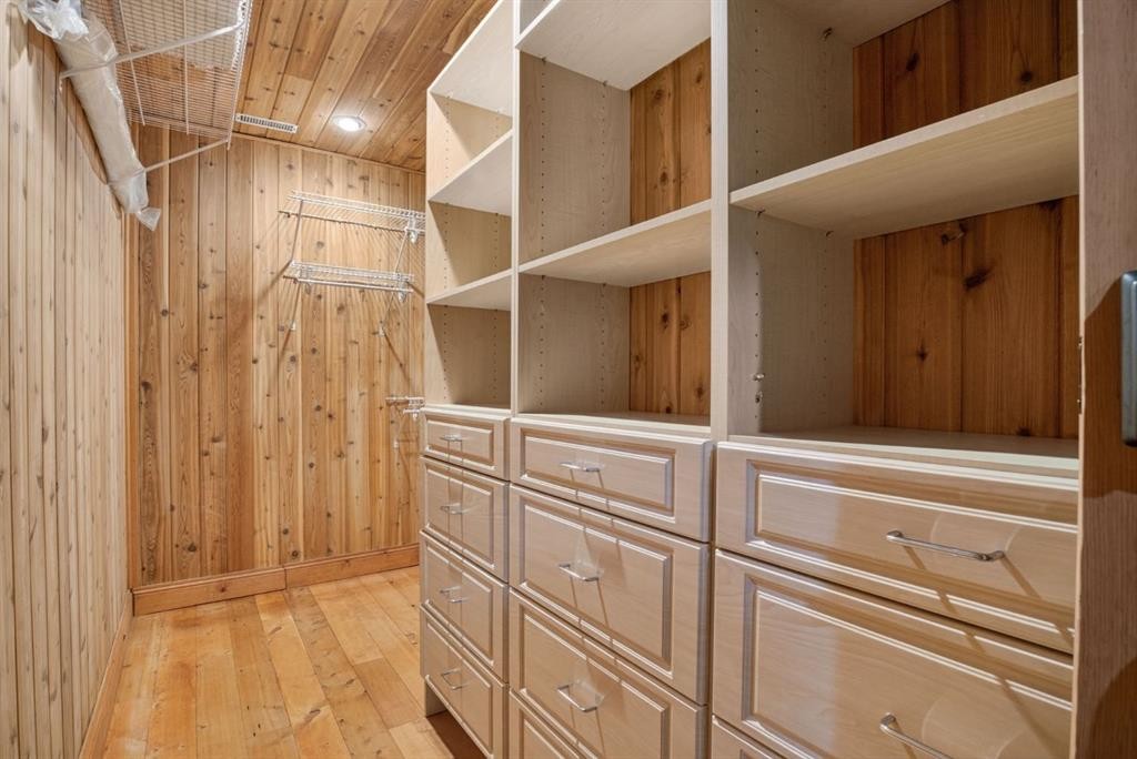 24 Ypres Mews Sw, Calgary, AB - Indoor