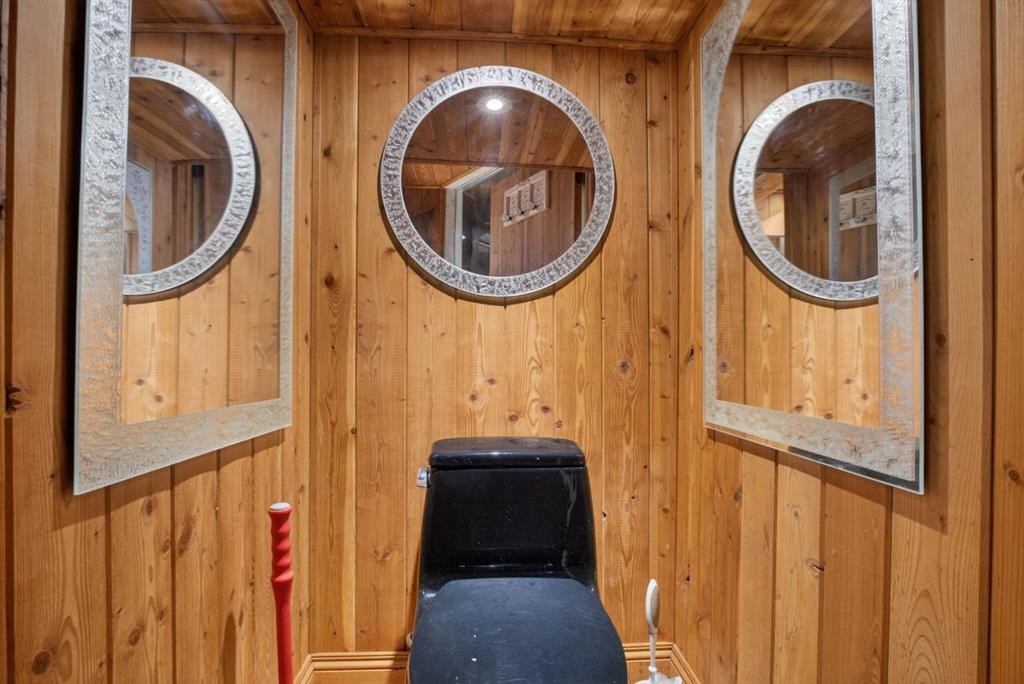 24 Ypres Mews Sw, Calgary, AB - Indoor Photo Showing Other Room