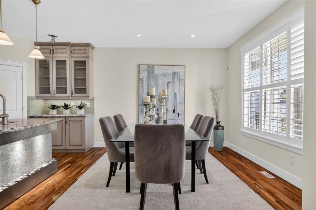 24 Ypres Mews Sw, Calgary, AB - Indoor Photo Showing Dining Room