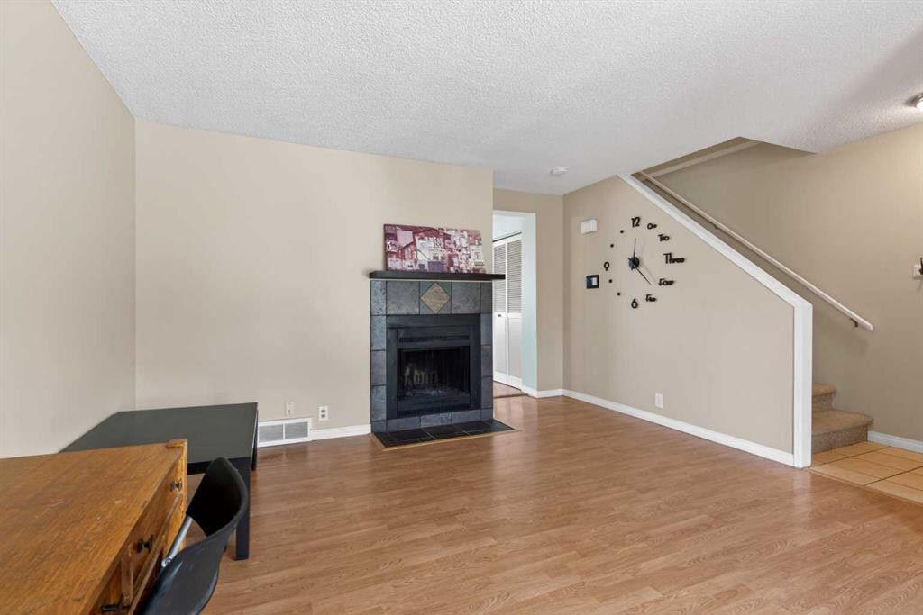 42 Berwick Rise Nw, Calgary, AB