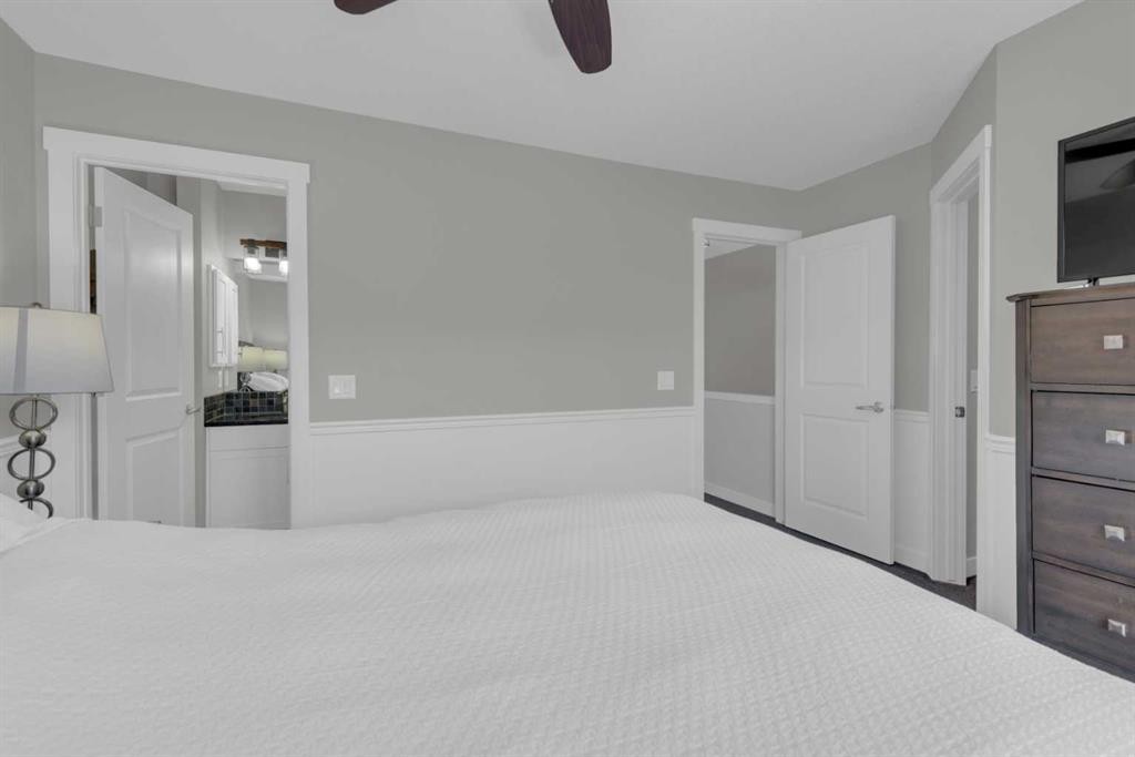 24 Aspen Hills Common Sw, Calgary, AB - Indoor Photo Showing Bedroom