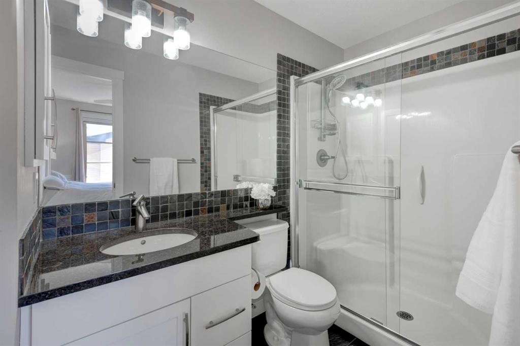24 Aspen Hills Common Sw, Calgary, AB - Indoor Photo Showing Bathroom