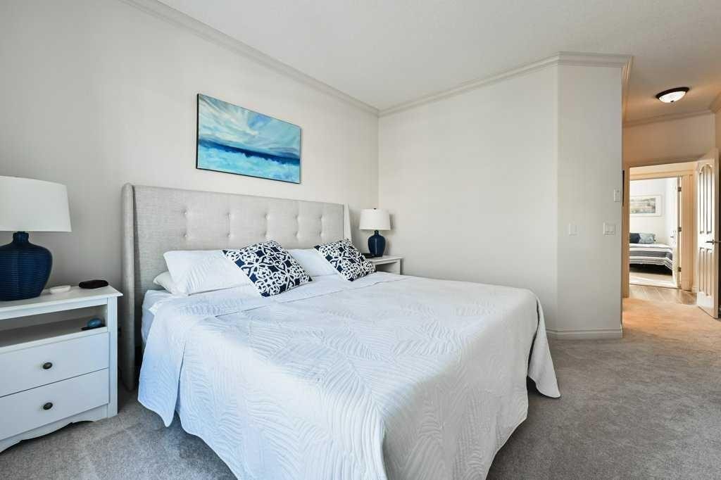 56 Discovery Woods Villas Sw, Calgary, AB - Indoor Photo Showing Bedroom