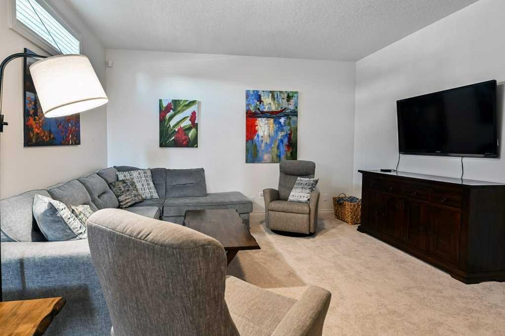56 Discovery Woods Villas Sw, Calgary, AB - Indoor Photo Showing Living Room