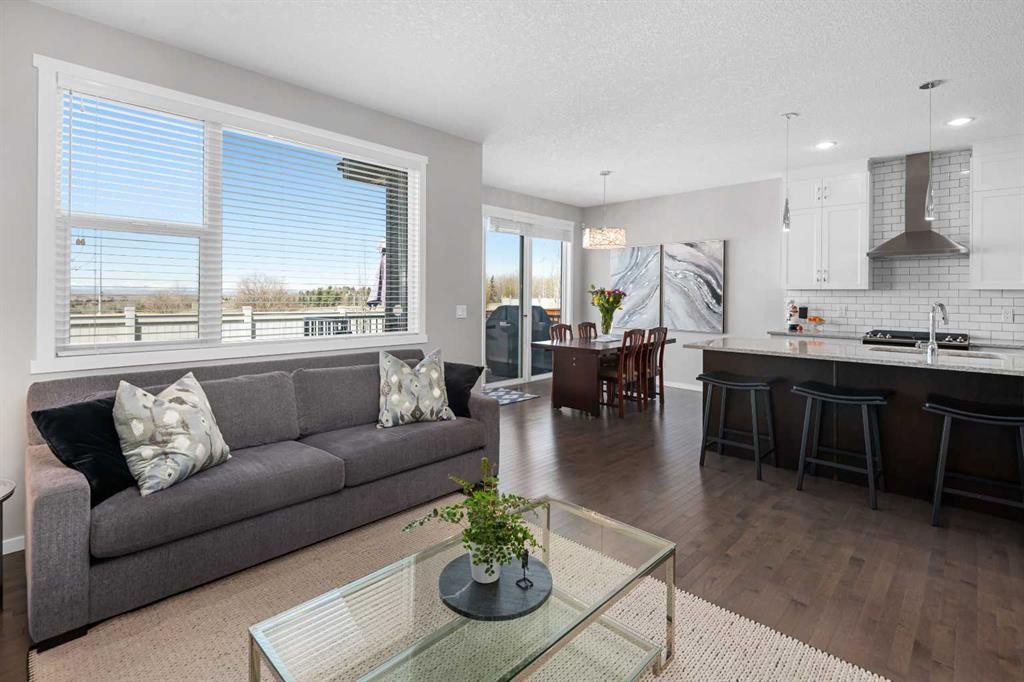 49 Tuscany Ridge Circle Nw, Calgary, AB - Indoor Photo Showing Living Room
