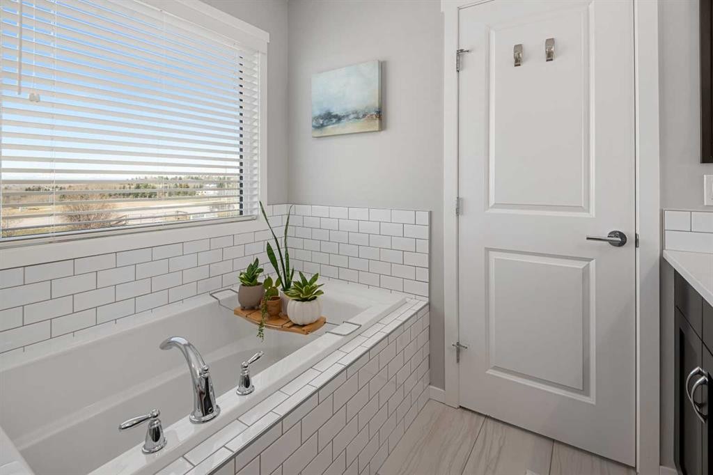 49 Tuscany Ridge Circle Nw, Calgary, AB - Indoor Photo Showing Other Room