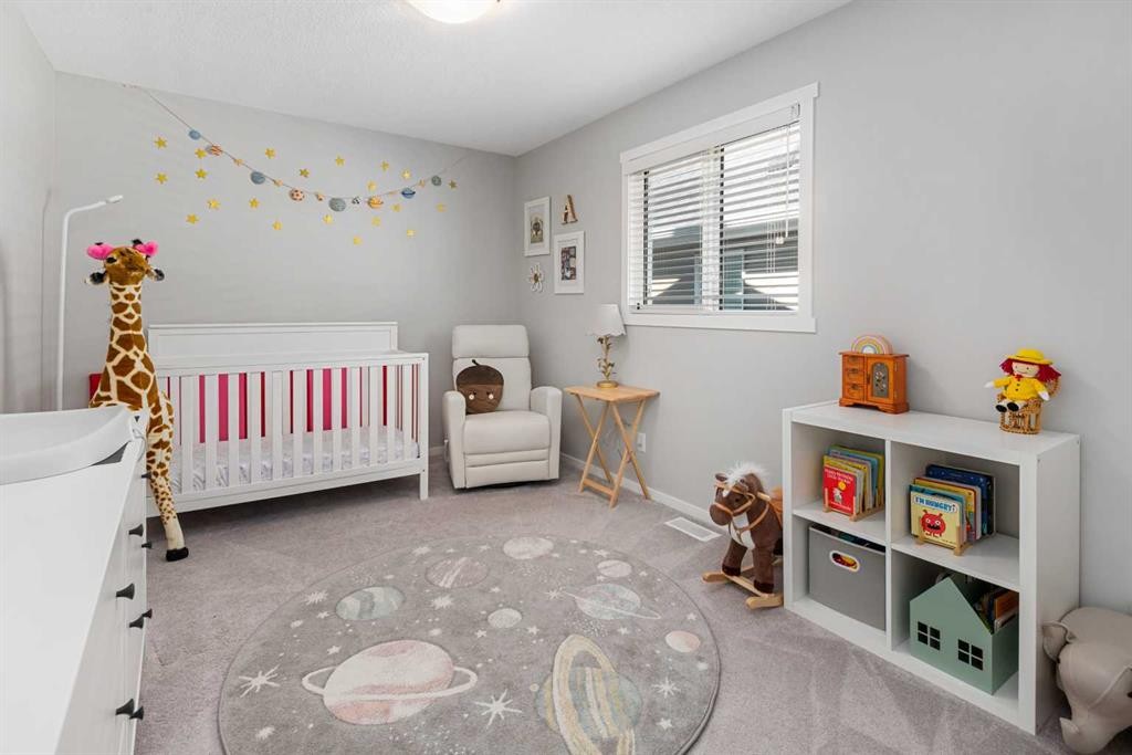 49 Tuscany Ridge Circle Nw, Calgary, AB - Indoor Photo Showing Bedroom