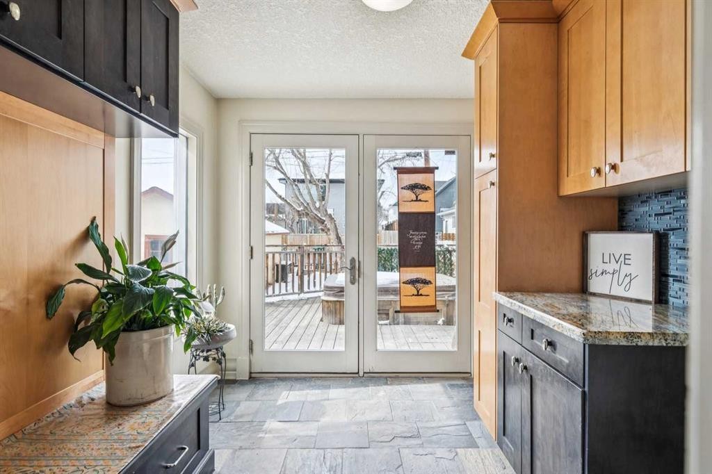 515 7 Street Ne, Calgary, AB - Indoor