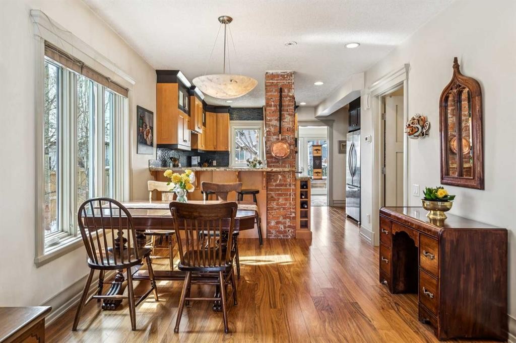 515 7 Street Ne, Calgary, AB - Indoor Photo Showing Dining Room
