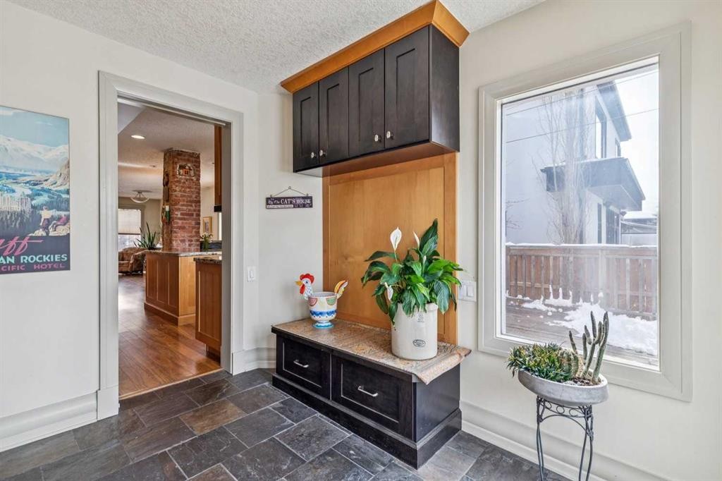 515 7 Street Ne, Calgary, AB - Indoor Photo Showing Other Room
